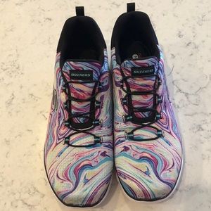 Skechers memory foam wide fit size 9 new !